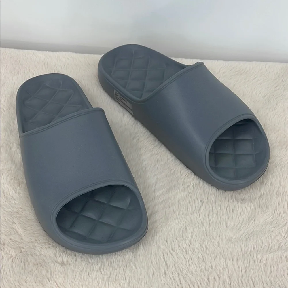 GOODFELLOW & CO SIZE 9 Men's Gray Slide Sandals
